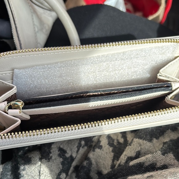 Love Moschino Cream Gold Long Wallet - Picture 5 of 8